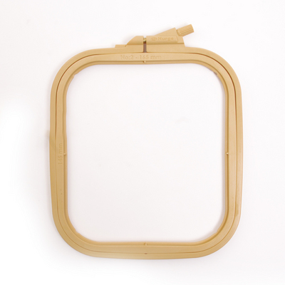 Пяльцы Nurge Hobby 170-12 пласт. квадрат. с винтом 14,5*16,5 см 7729659 в интернет-магазине Швейпрофи.рф
